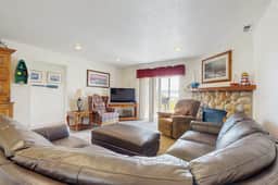 Tennis Court Condo - Lake Views, Pool & Hot Tub - Image 5