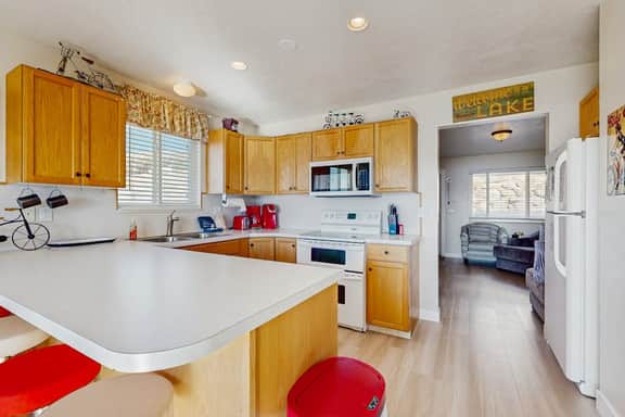 Bear Lake  View - Pool, Hot Tub & Game Room - Image 4