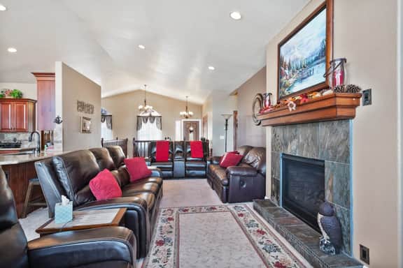The Lakehouse - Lake Views, Sleeps 31, Dogs OK - Image 3