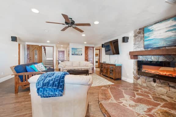 The Lakehouse - Lake Views, Sleeps 31, Dogs OK - Image 5