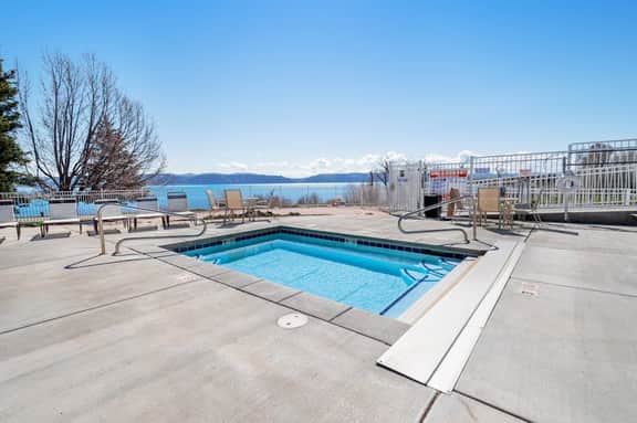 Tennis Court Condo - Lake Views, Pool & Hot Tub - Image 3