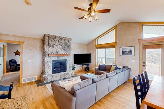 Hilltop Hideaway - Lake Views, Hot Tub, Game Room - Image 5