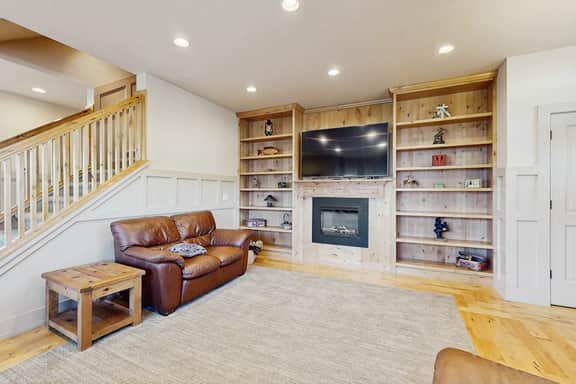 Bear Shore Retreat - Lake Views, Pool & Game Room - Image 5