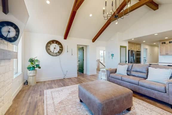 Bluegrass Cabin - Lake Views, Fireplace & Deck - Image 4
