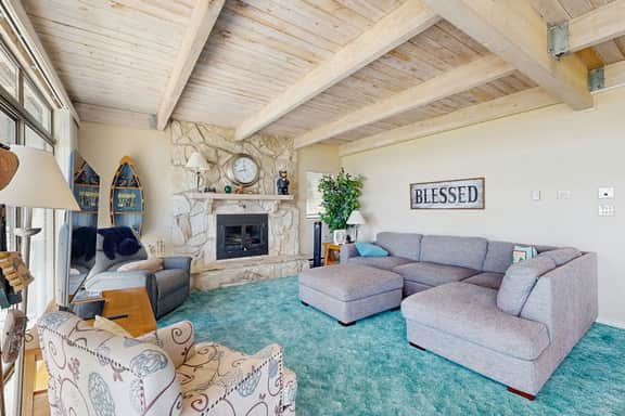 Lollipop Lakehouse - Lakefront & Game Room - Image 4