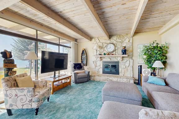 Lollipop Lakehouse - Lakefront & Game Room - Image 2