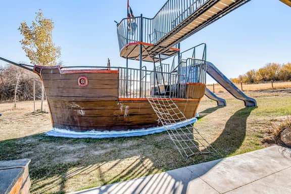 The Pirate Ship Chalet - Image 3