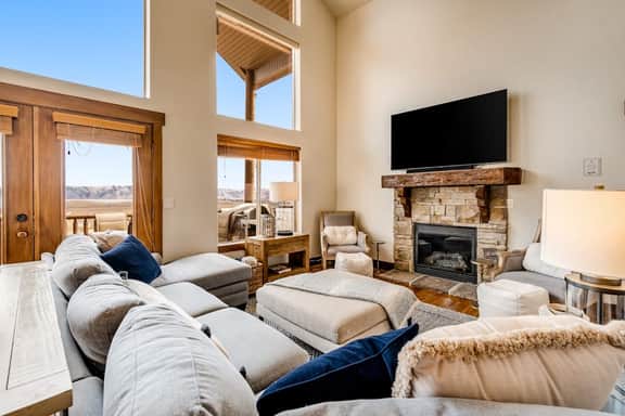 Peaceful Bear Lake Home - Image 5