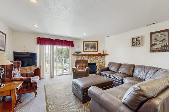 Tennis Court Condo - Lake Views, Pool & Hot Tub - Image 1