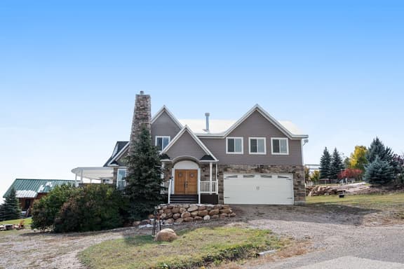 Buttercup Beauty - Fire Pit & Views, Sleeps 21 - Image 1