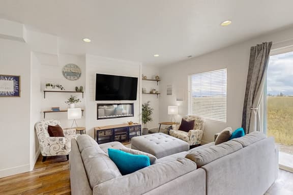 Garden City Glee - Mountain Views, Dogs Welcome - Image 1