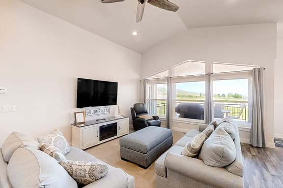 Sweetwater Lakeview House - Image 1